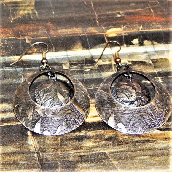 Vintage Jewelry - Vintage Textured Wire Earrings